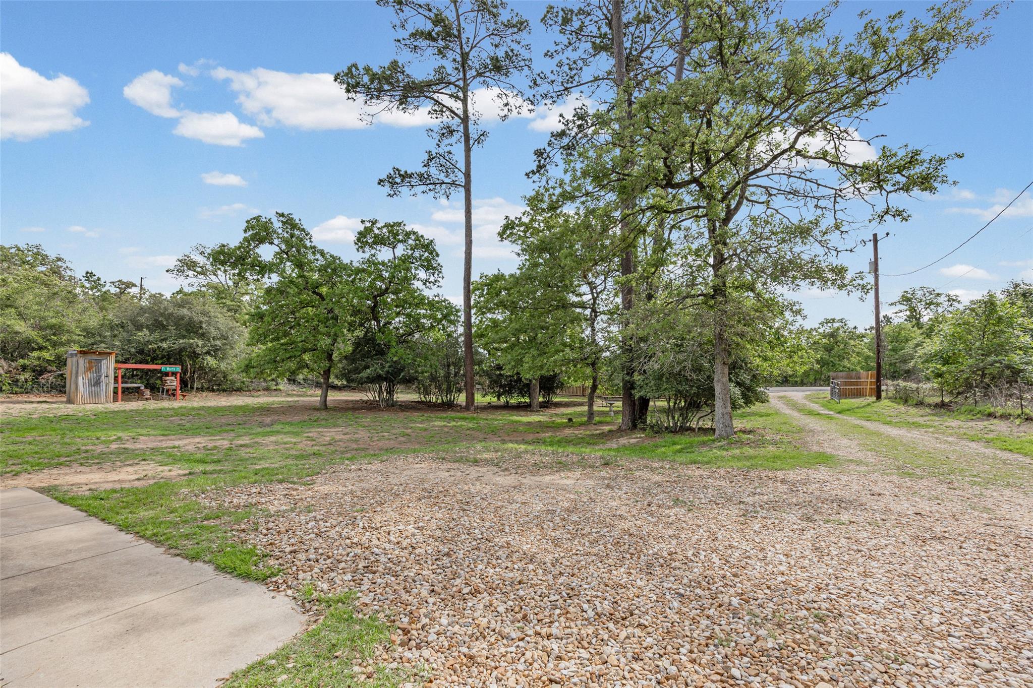 198 W Kelley Rd, Bastrop, TX 78602
