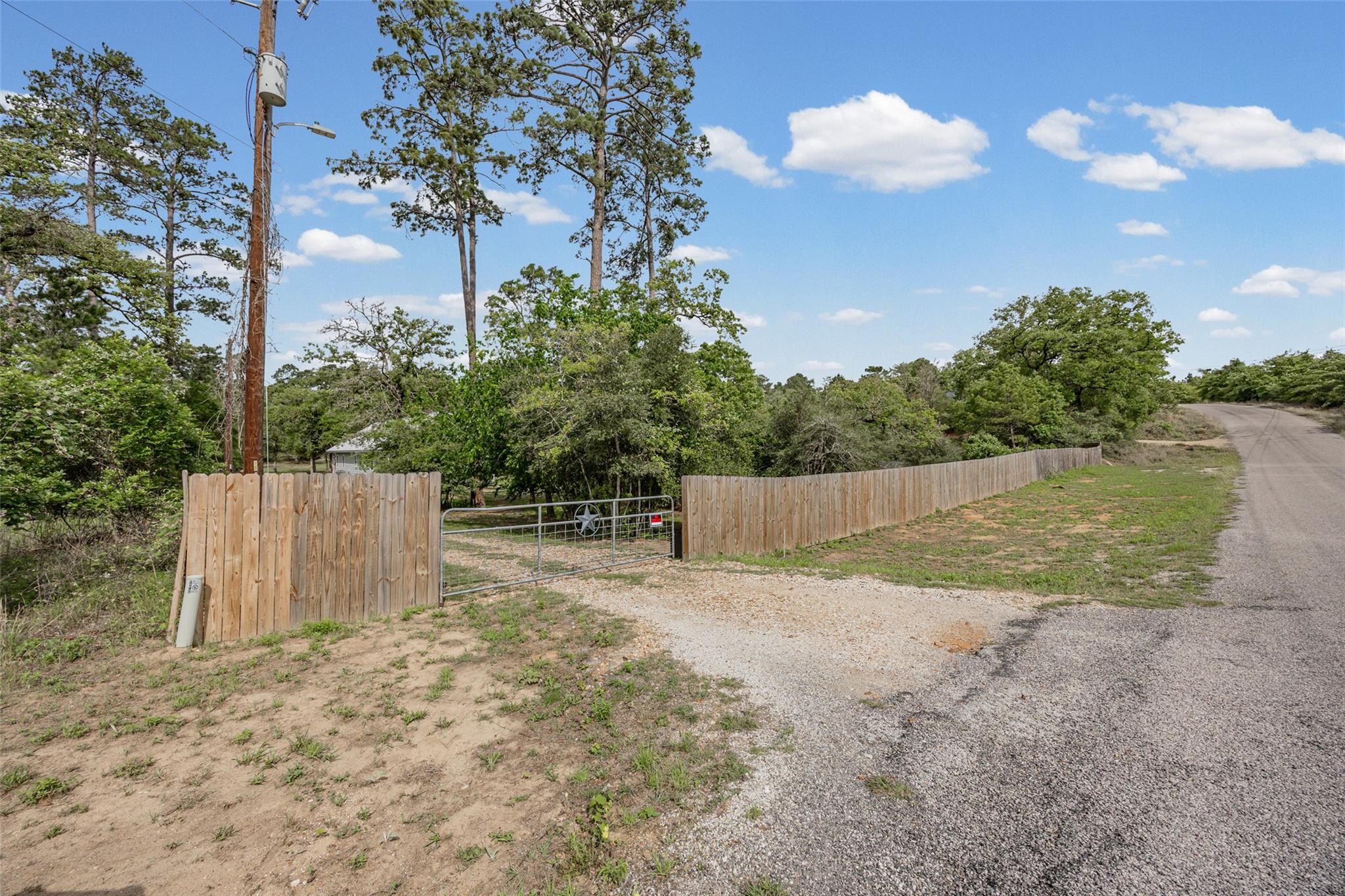198 W Kelley Rd, Bastrop, TX 78602