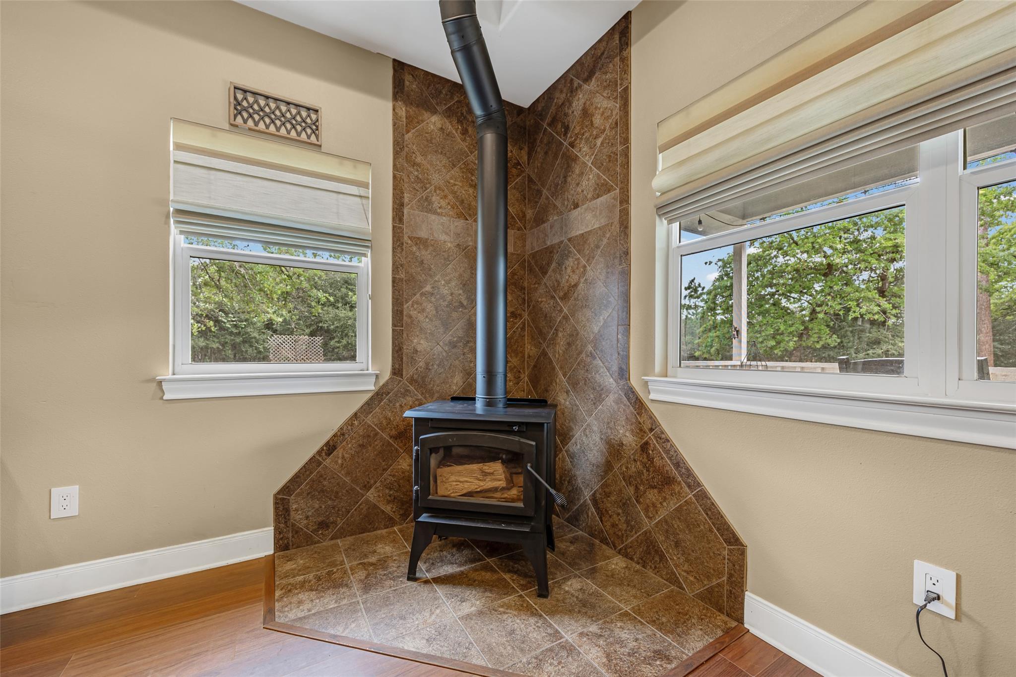 198 W Kelley Rd, Bastrop, TX 78602