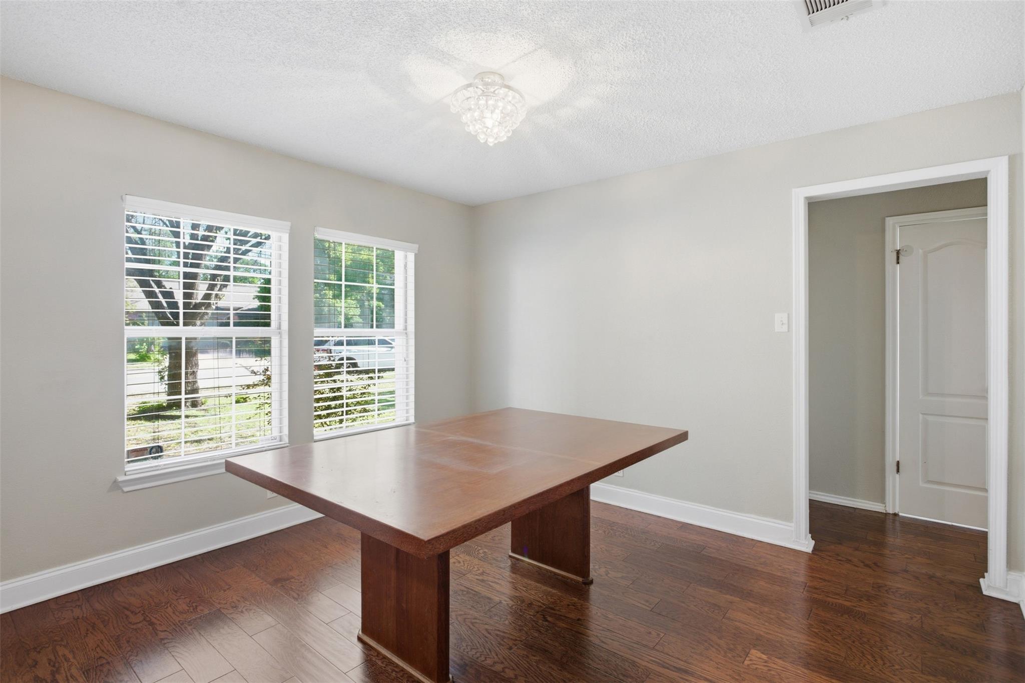 2106 Logan Dr, Round Rock, TX 78664