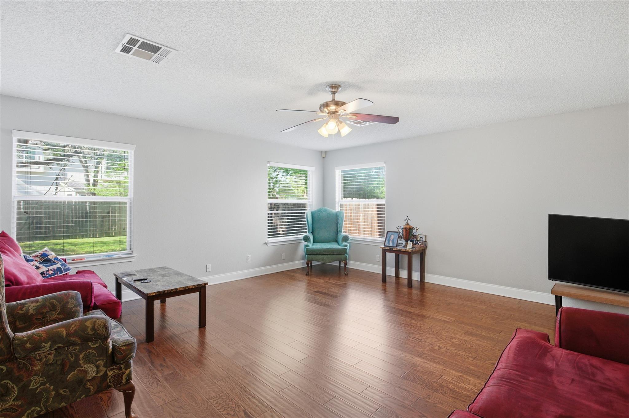 2106 Logan Dr, Round Rock, TX 78664