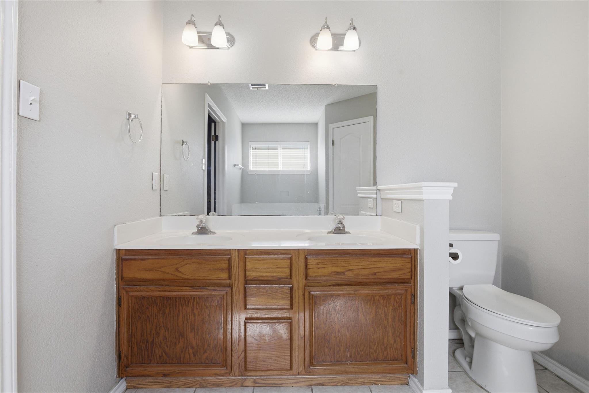 2106 Logan Dr, Round Rock, TX 78664