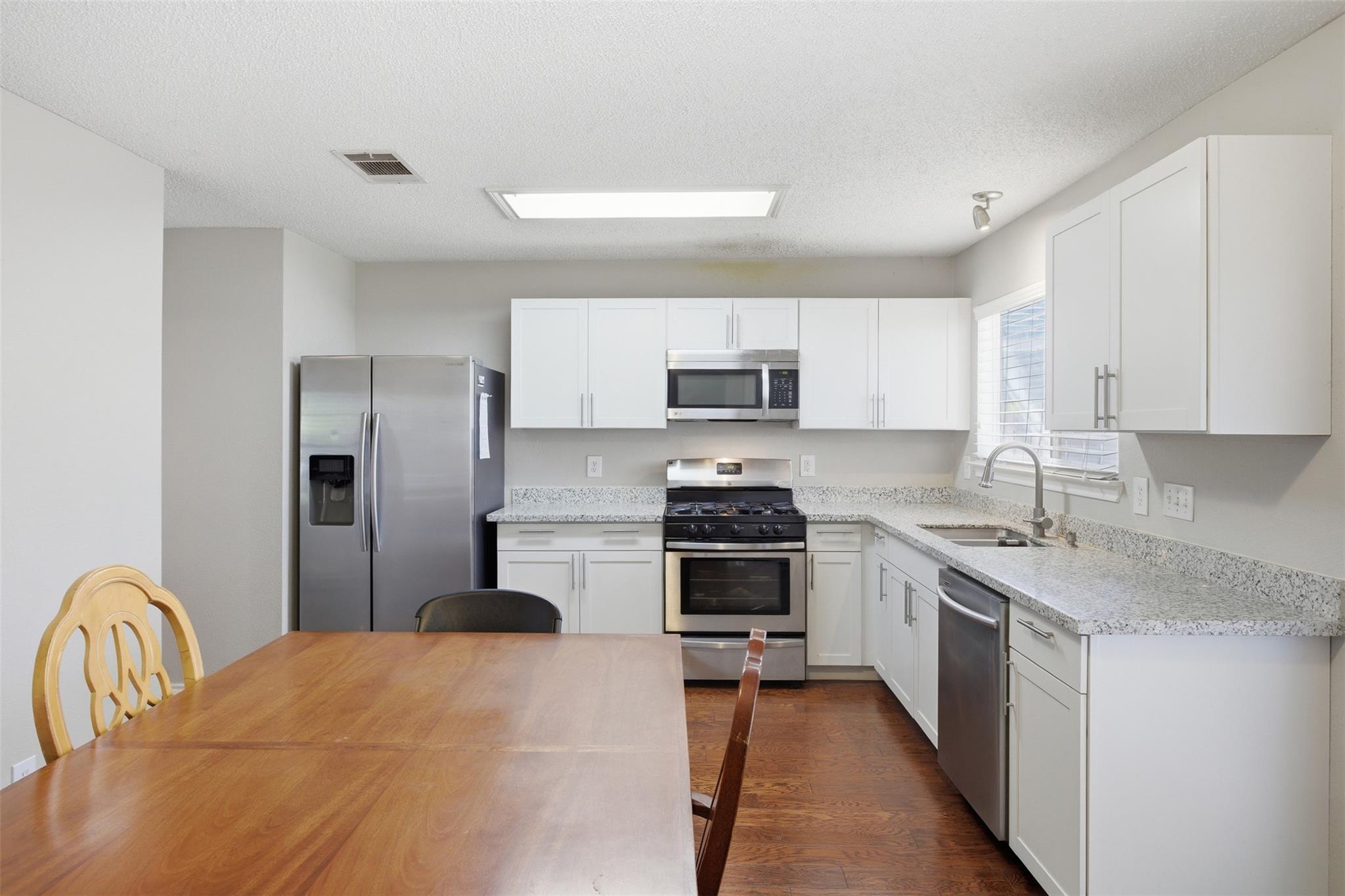 2106 Logan Dr, Round Rock, TX 78664