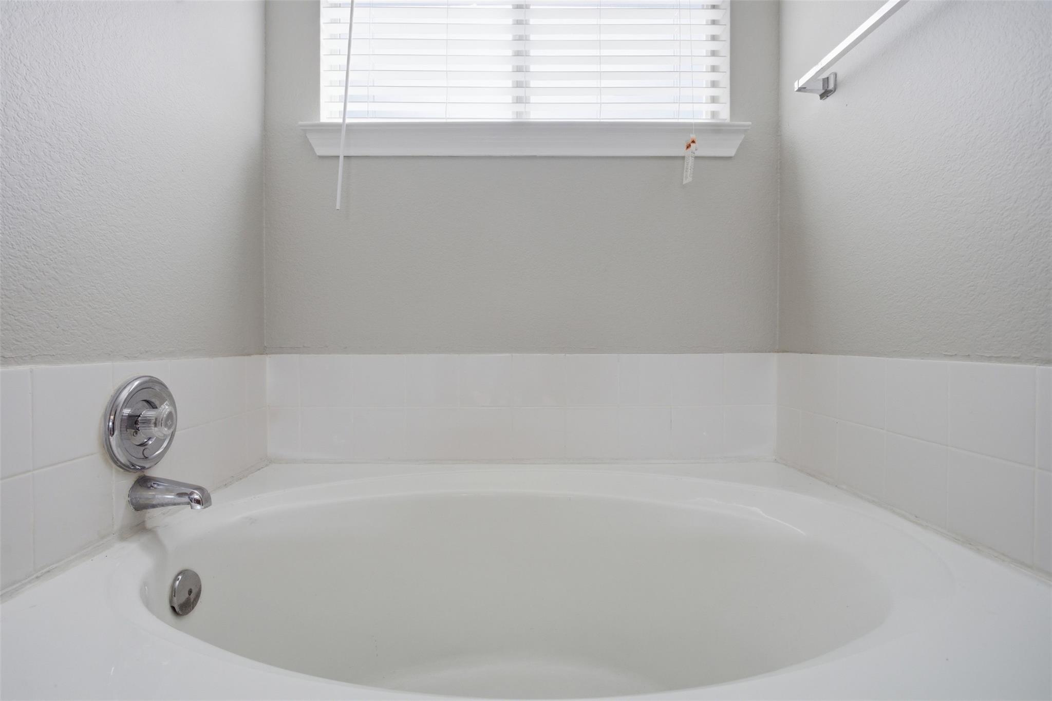 2106 Logan Dr, Round Rock, TX 78664