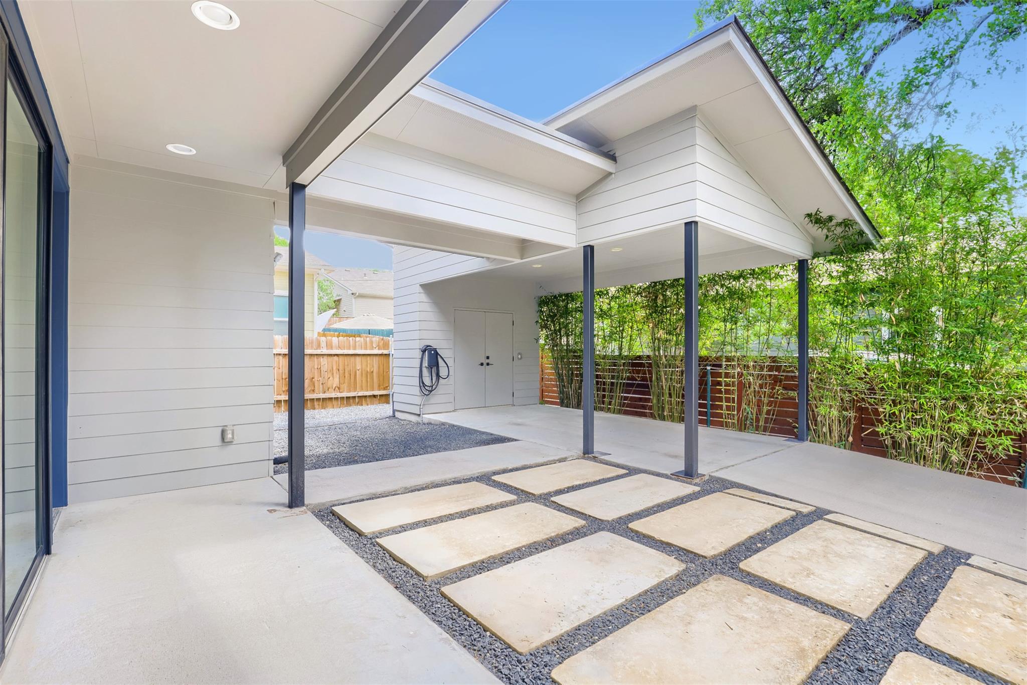 2001 Sl Davis Ave, Austin, TX 78702