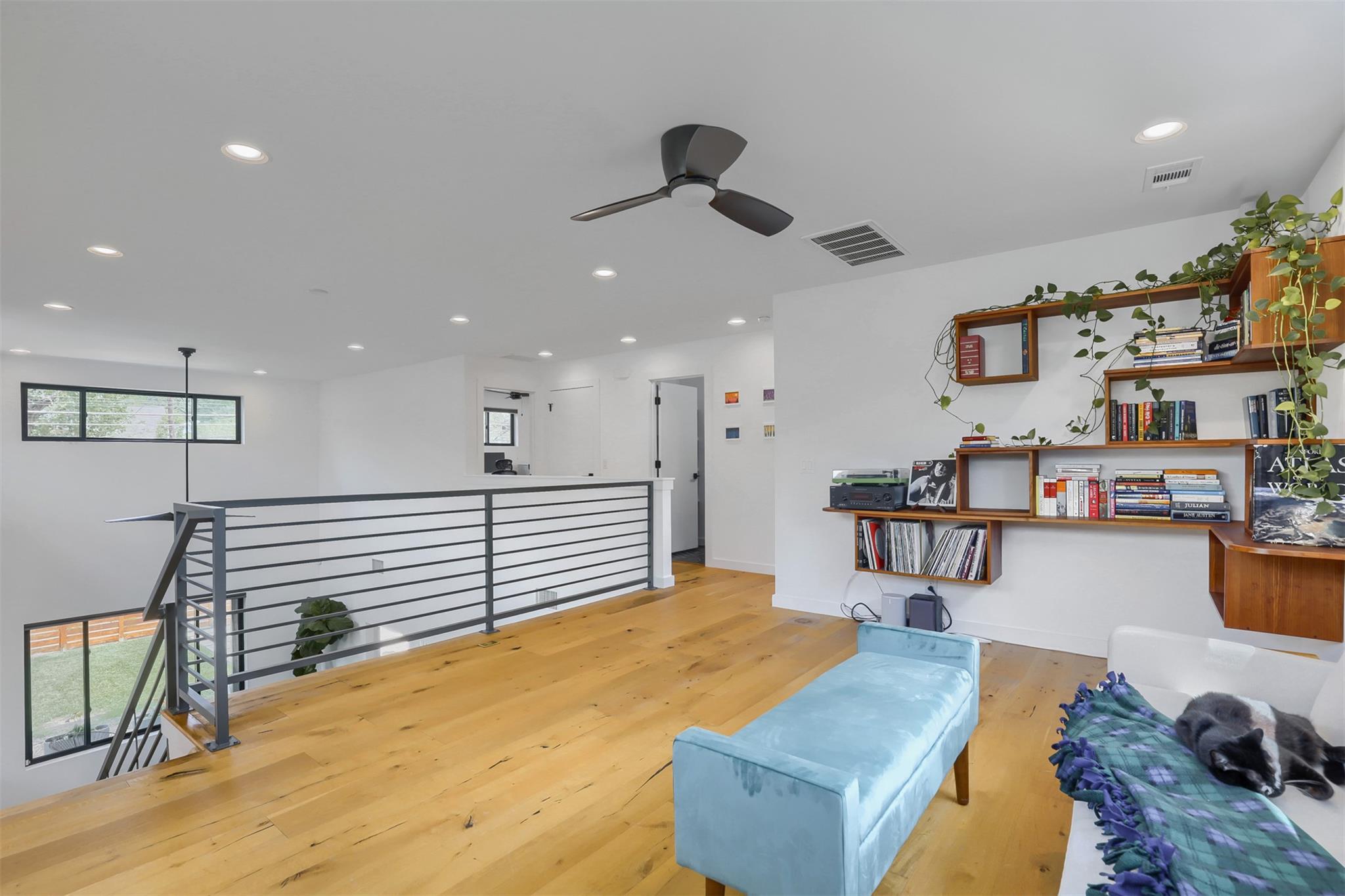 2001 Sl Davis Ave, Austin, TX 78702