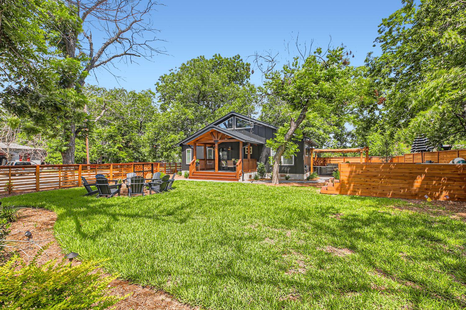 852 N Houston Ave, New Braunfels, TX 78130