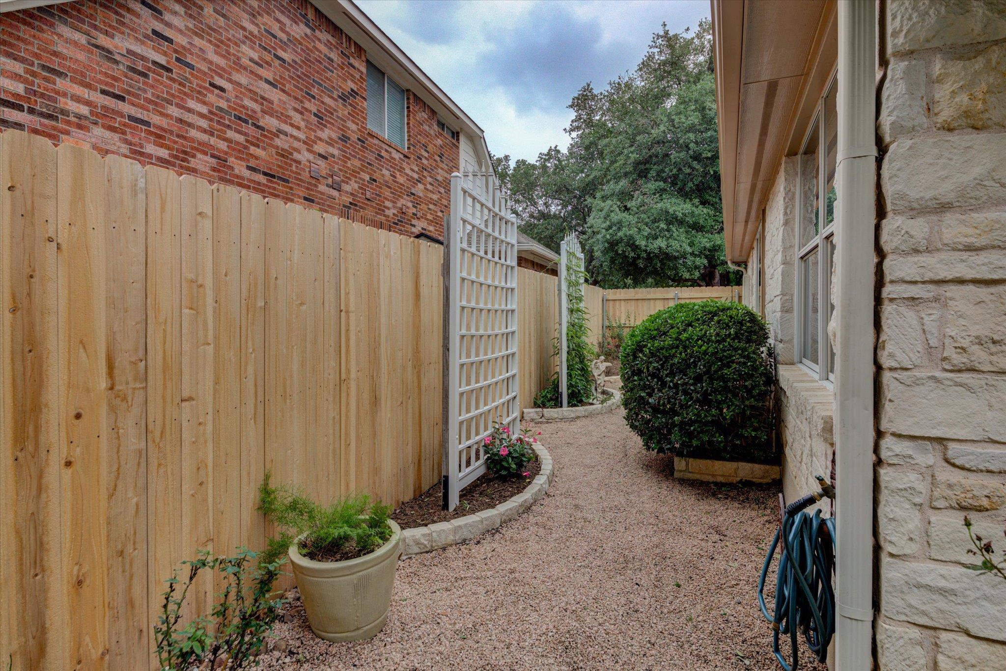 9413 La Puente Dr, Austin, TX 78749
