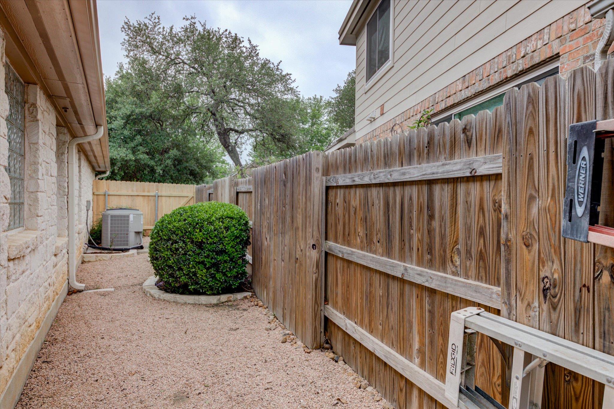 9413 La Puente Dr, Austin, TX 78749