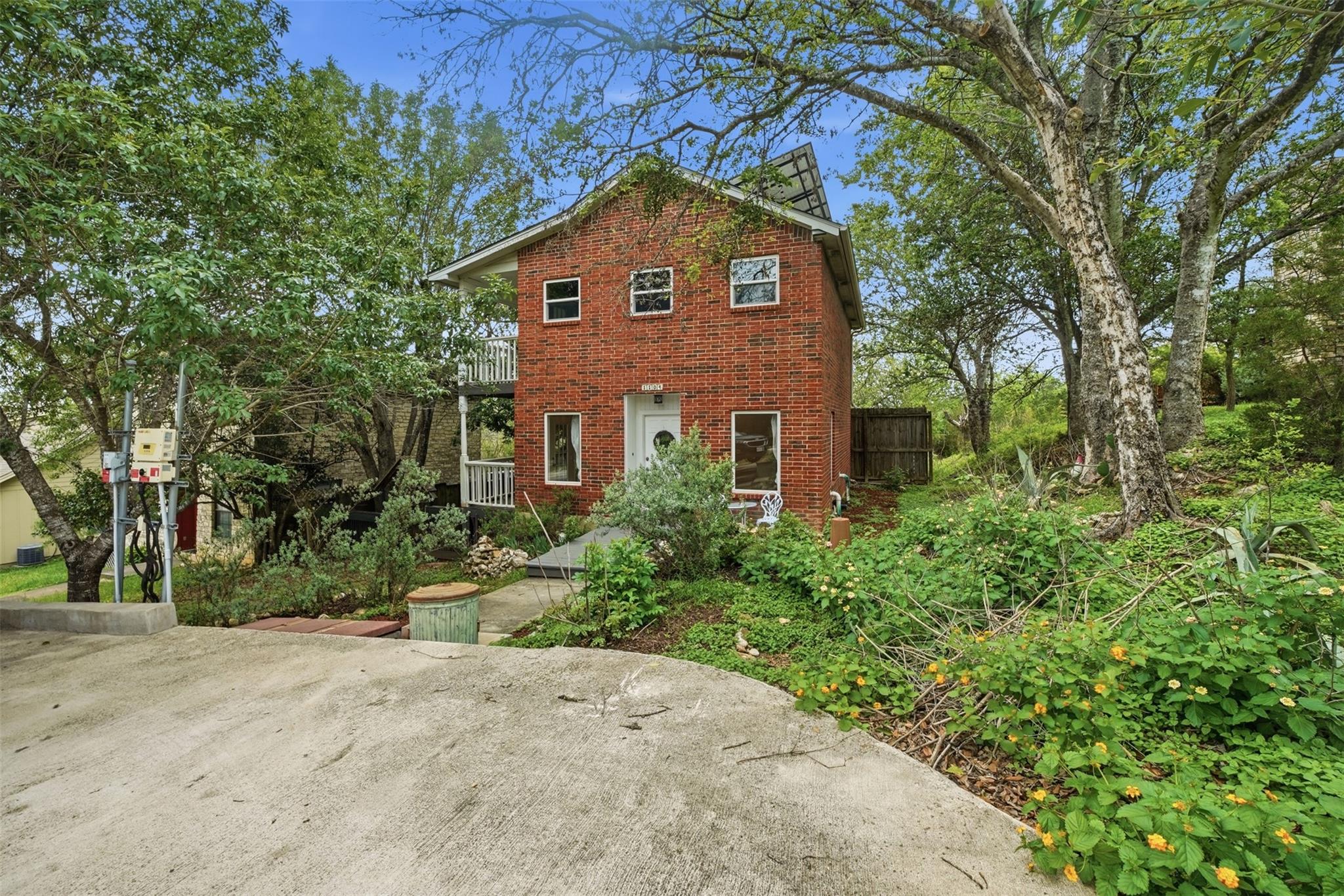 1104 Franklin Dr, San Marcos, TX 78666