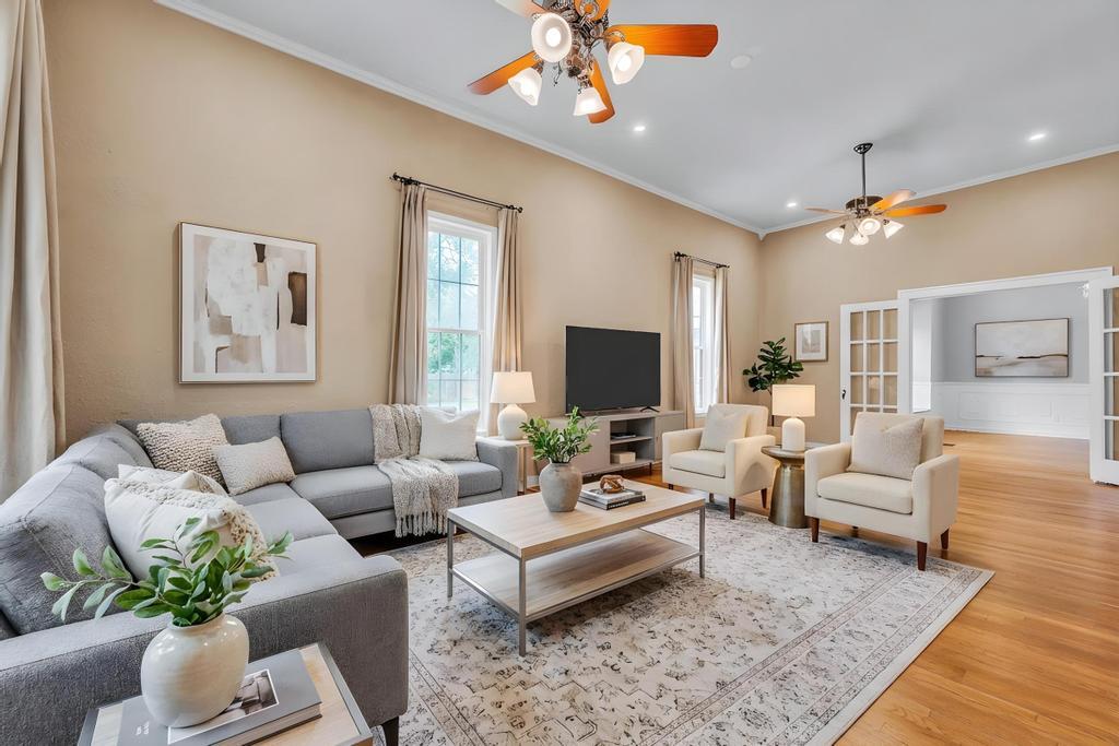 300 Mills St, Smithville, TX 78957