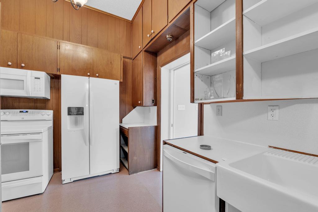 300 Mills St, Smithville, TX 78957