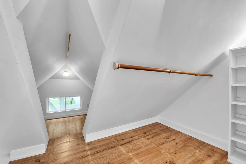 300 Mills St, Smithville, TX 78957