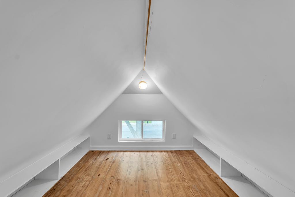 300 Mills St, Smithville, TX 78957