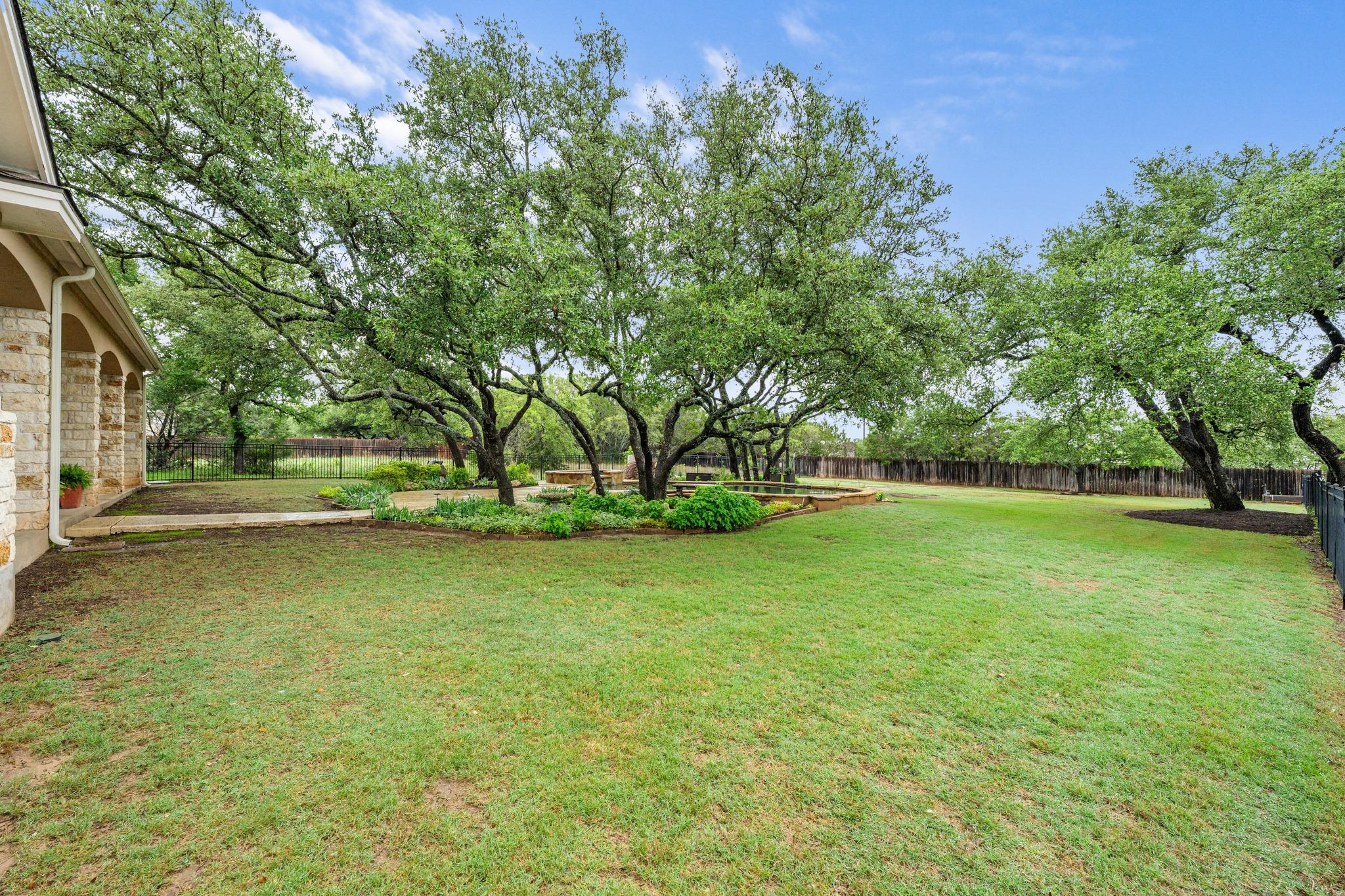 241 Onion Creek Ln, Driftwood, TX 78619