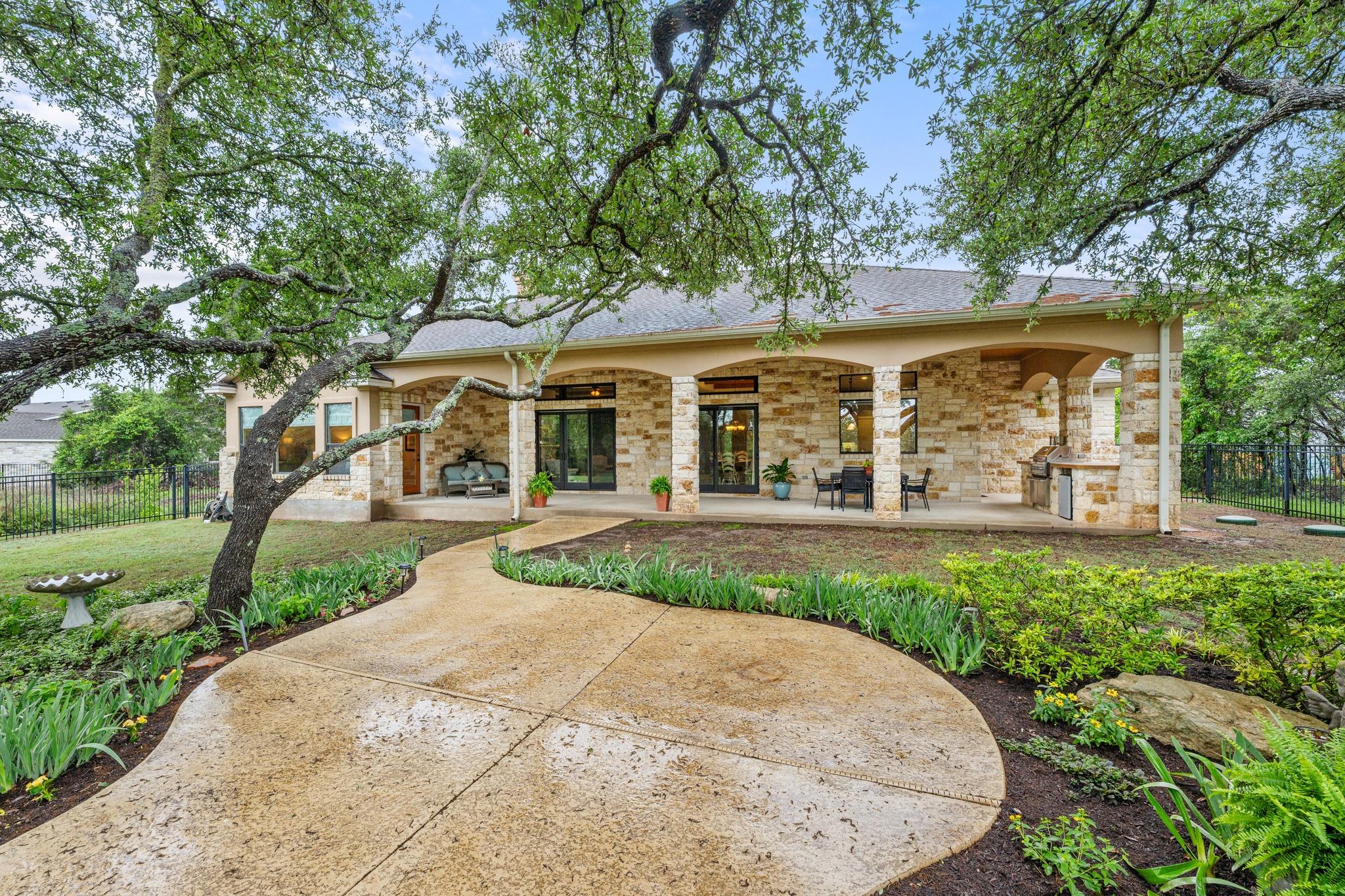 241 Onion Creek Ln, Driftwood, TX 78619