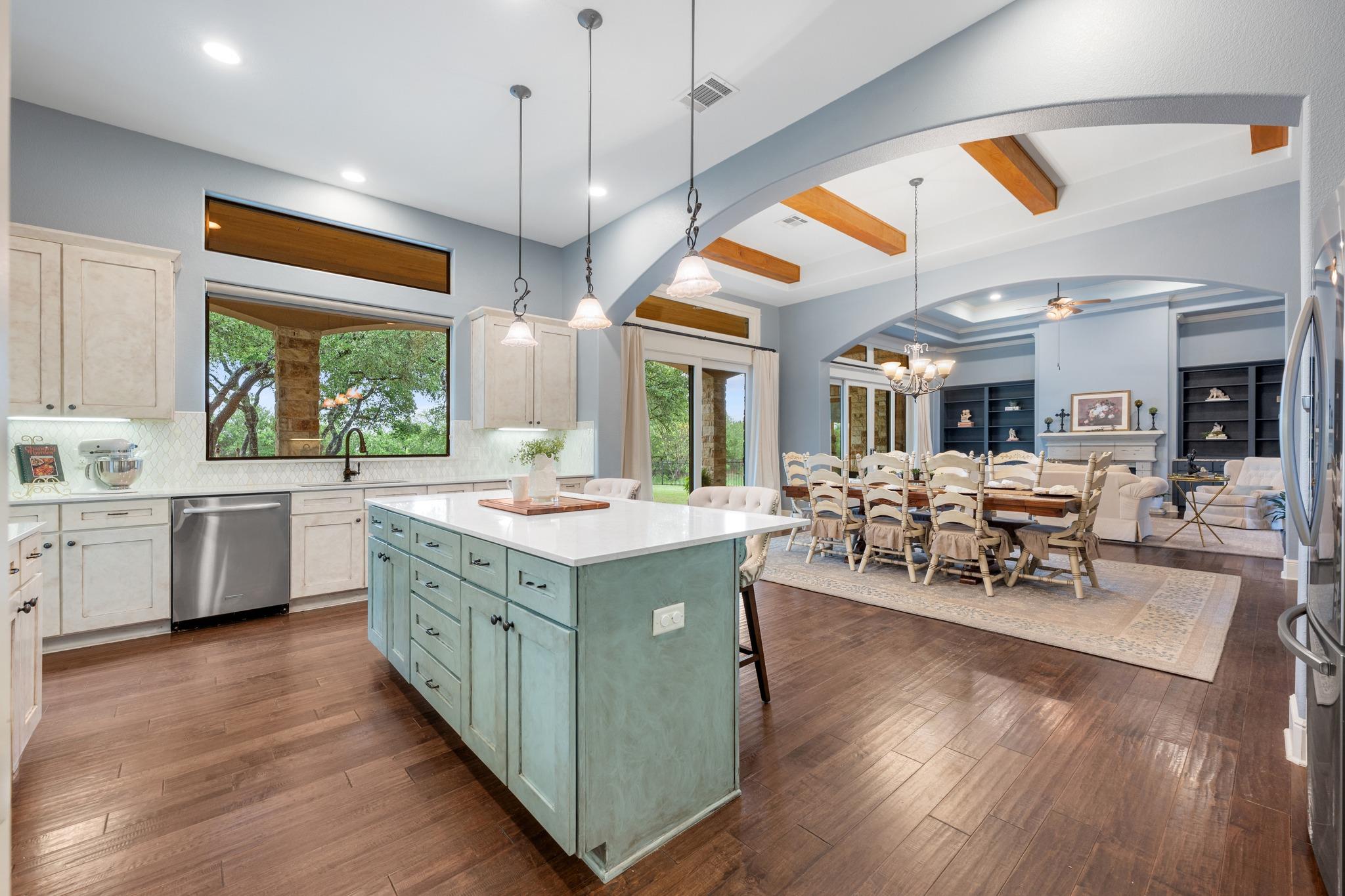 241 Onion Creek Ln, Driftwood, TX 78619