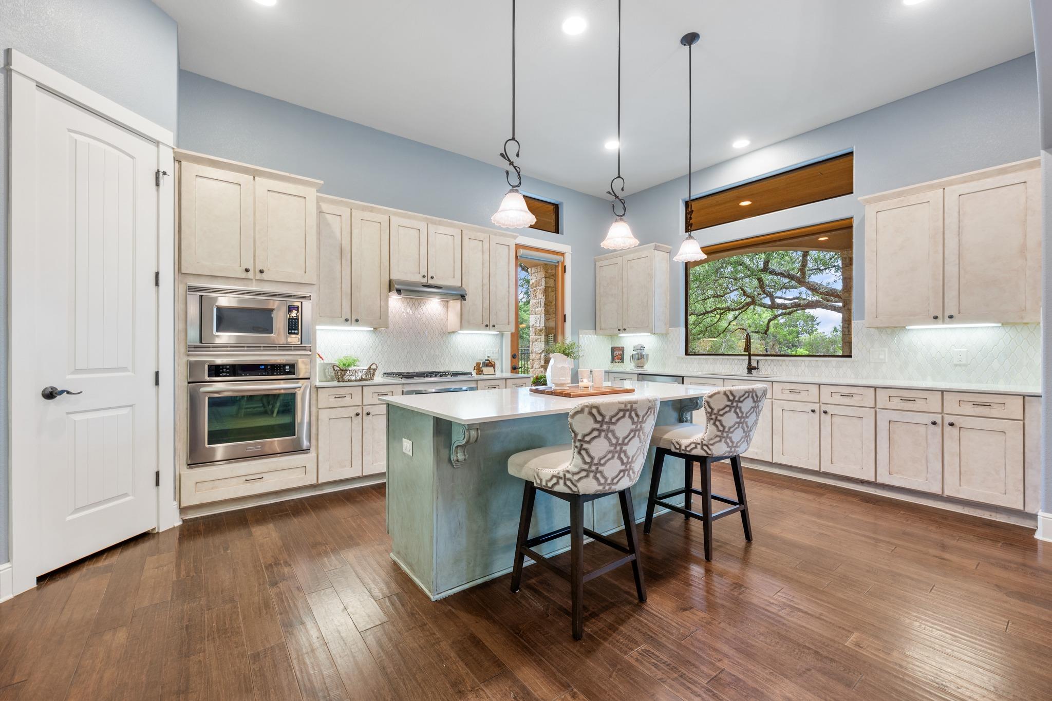 241 Onion Creek Ln, Driftwood, TX 78619