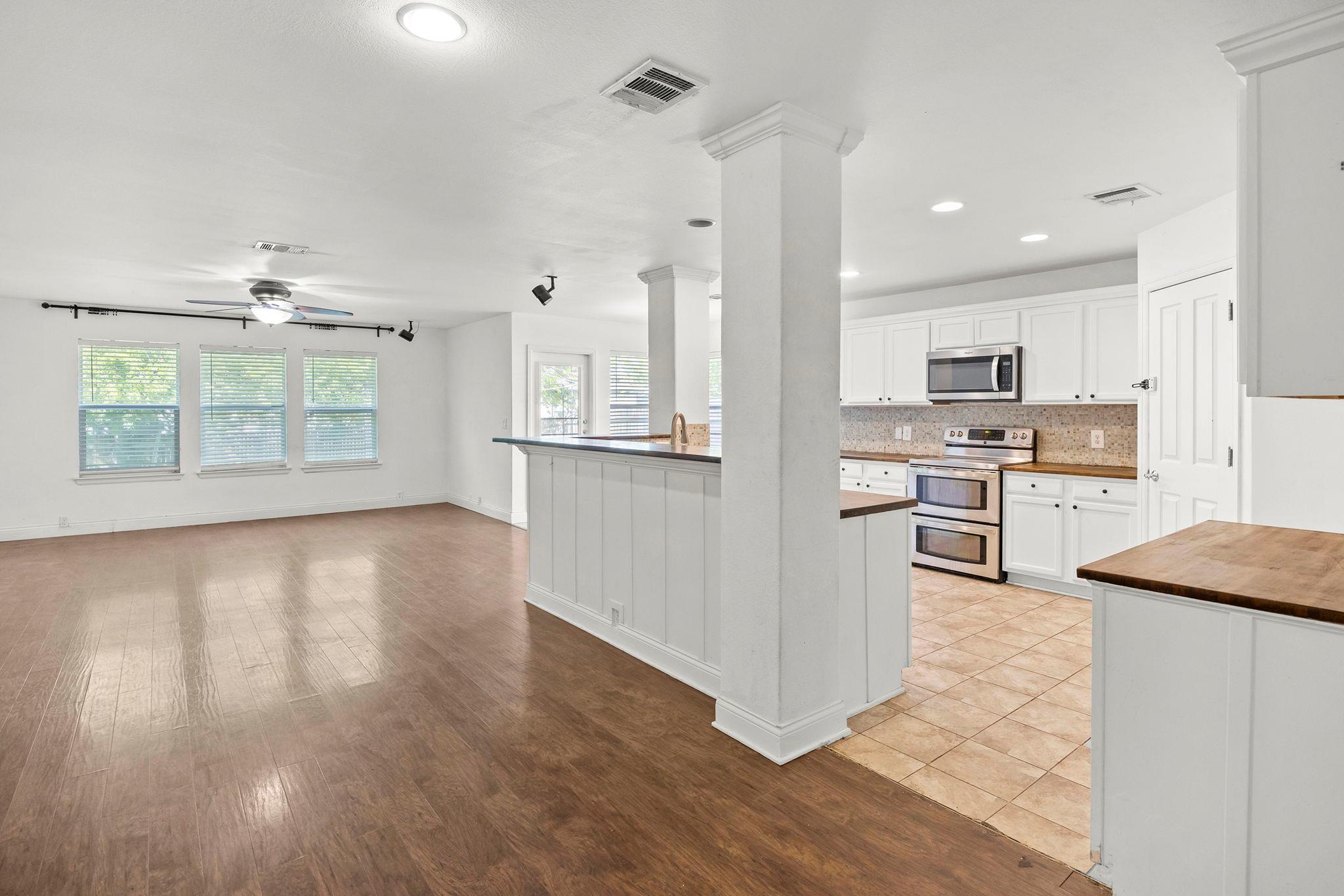 789 Kingfisher Ln, Leander, TX 78641