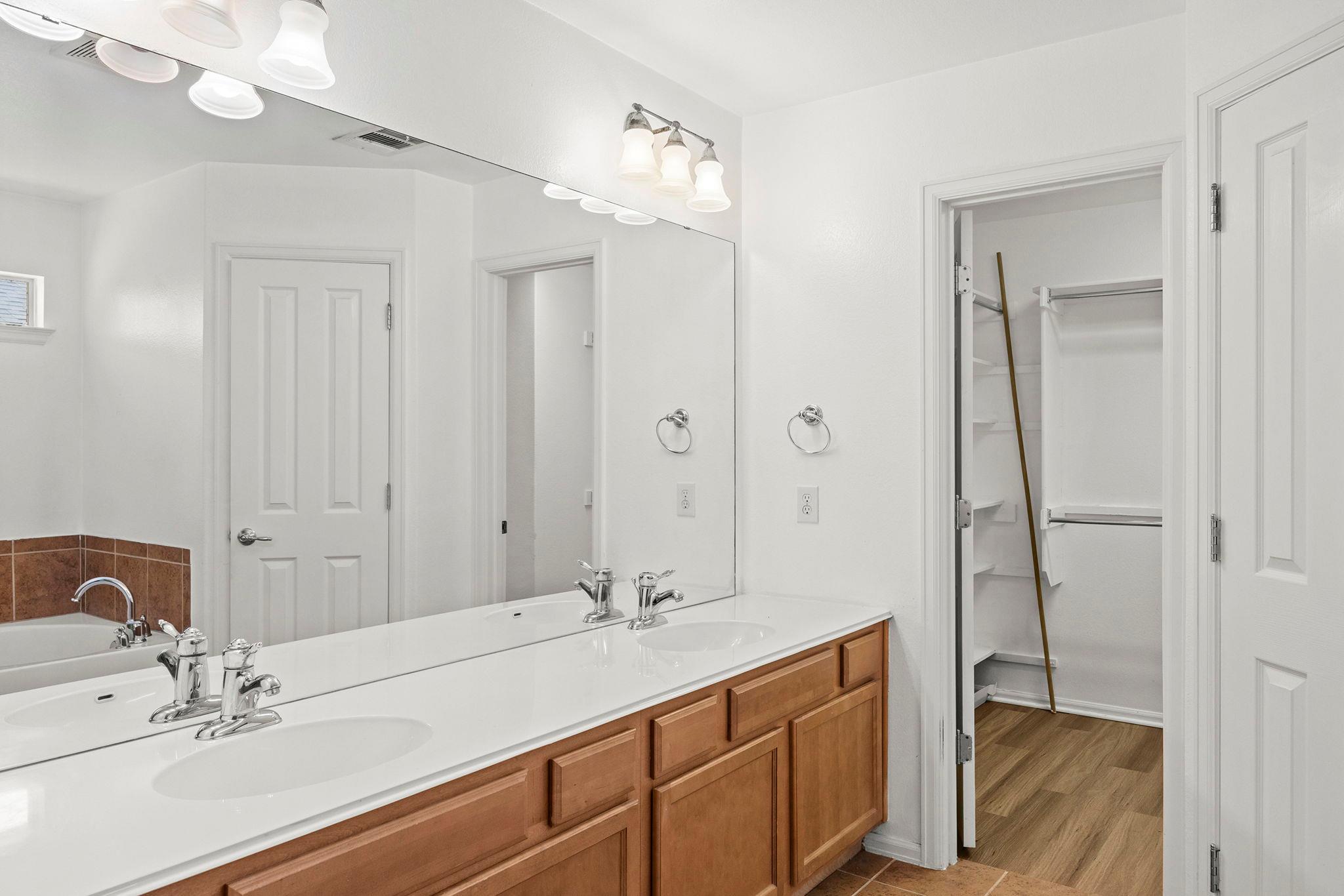 789 Kingfisher Ln, Leander, TX 78641