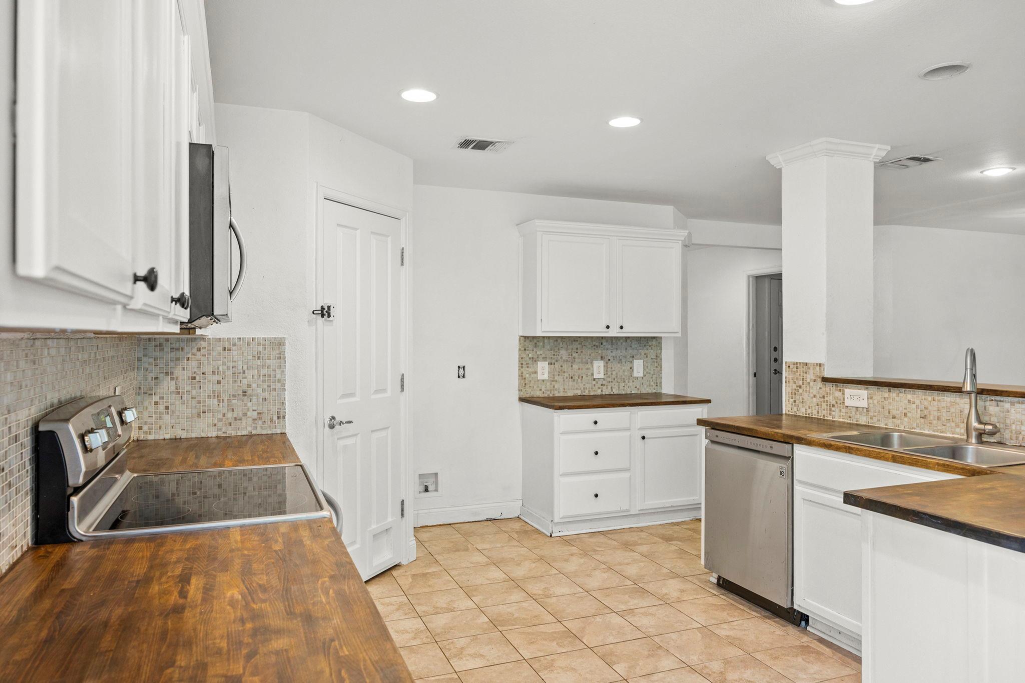 789 Kingfisher Ln, Leander, TX 78641