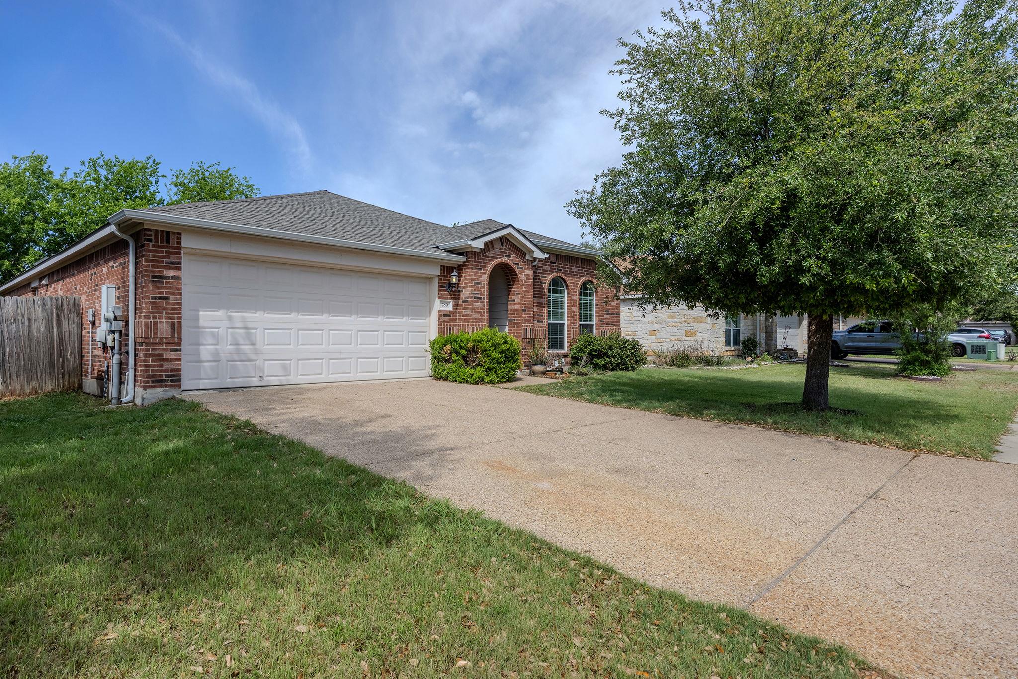 789 Kingfisher Ln, Leander, TX 78641