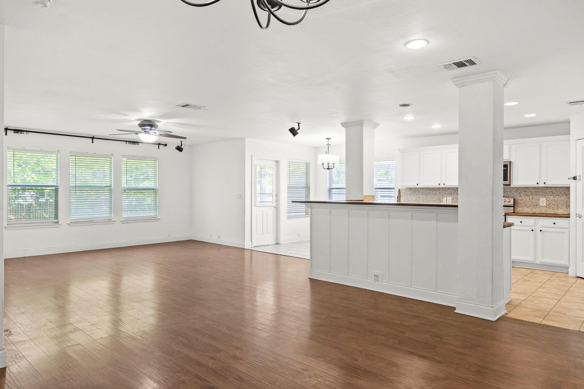 789 Kingfisher Ln, Leander, TX 78641