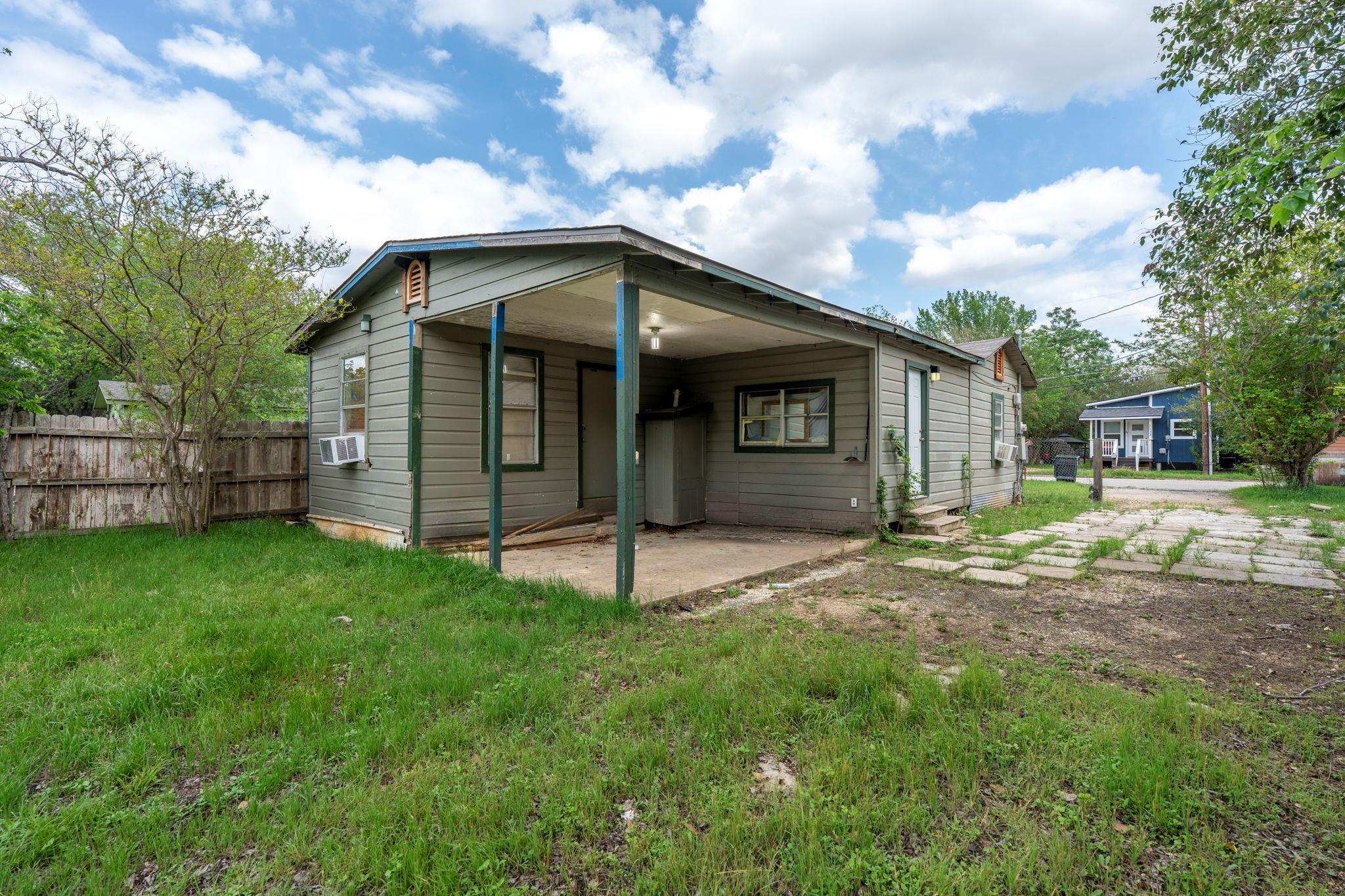 1130 Gravel St, San Marcos, TX 78666