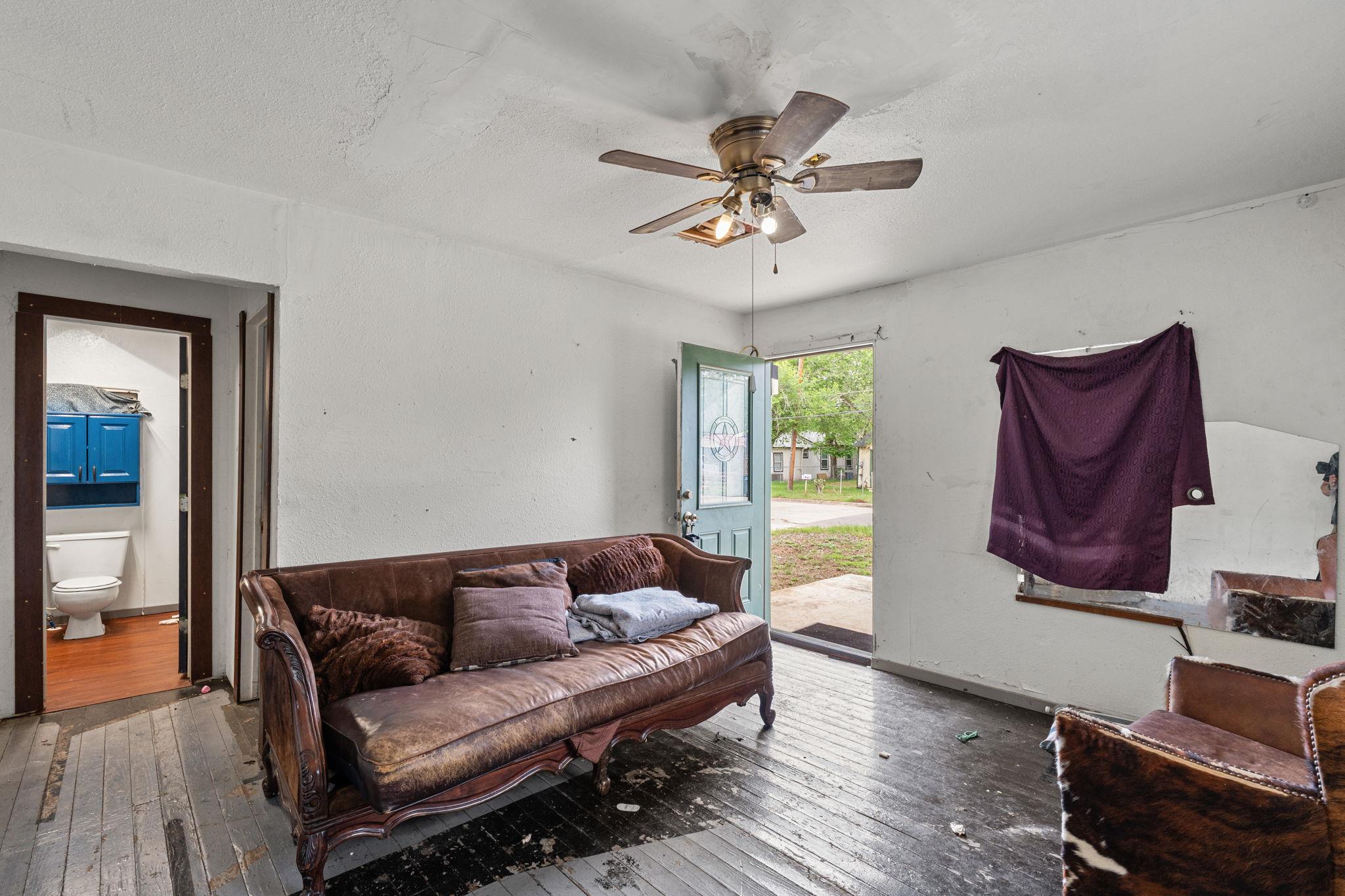 1130 Gravel St, San Marcos, TX 78666