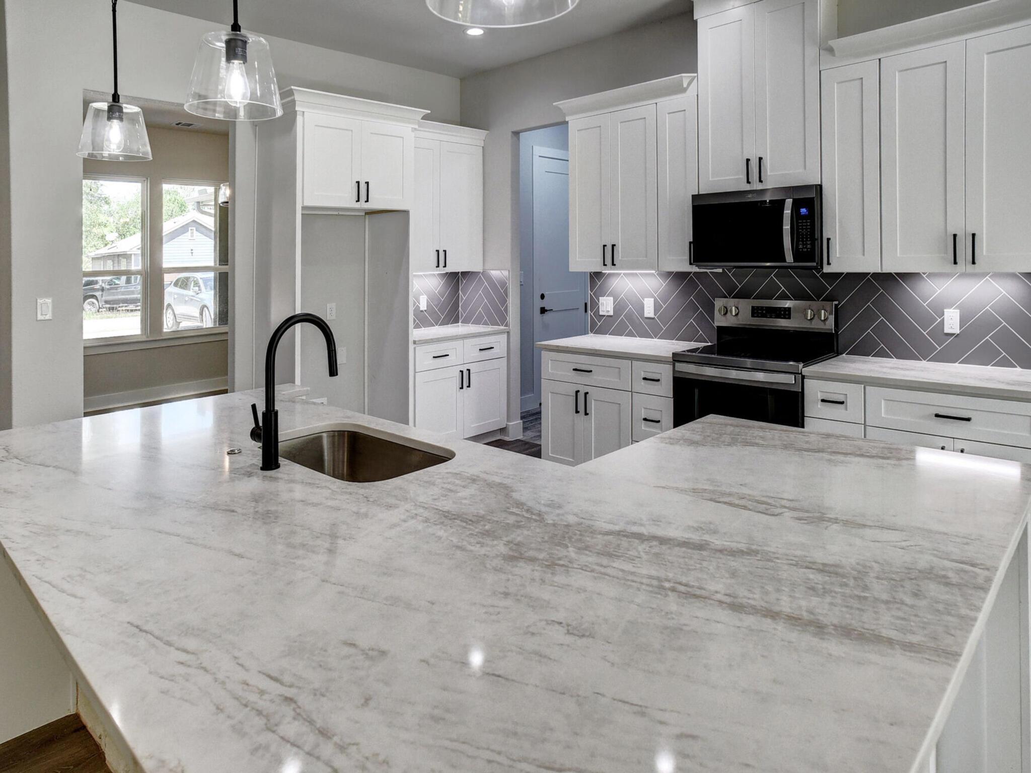 207 Waipahoehoe Dr, Bastrop, TX 78602