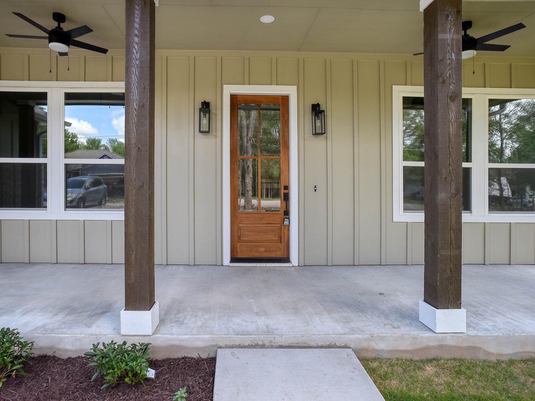 207 Waipahoehoe Dr, Bastrop, TX 78602