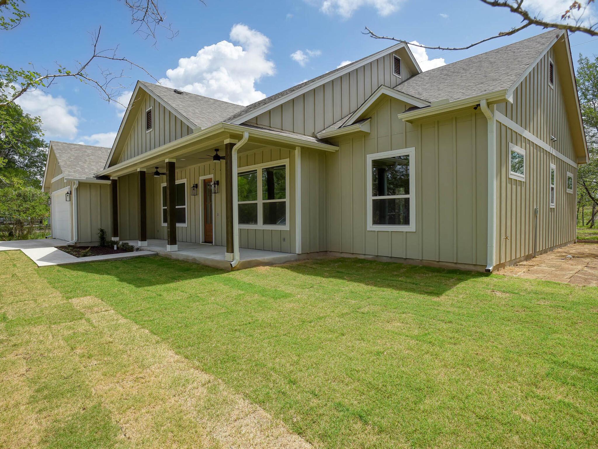 207 Waipahoehoe Dr, Bastrop, TX 78602