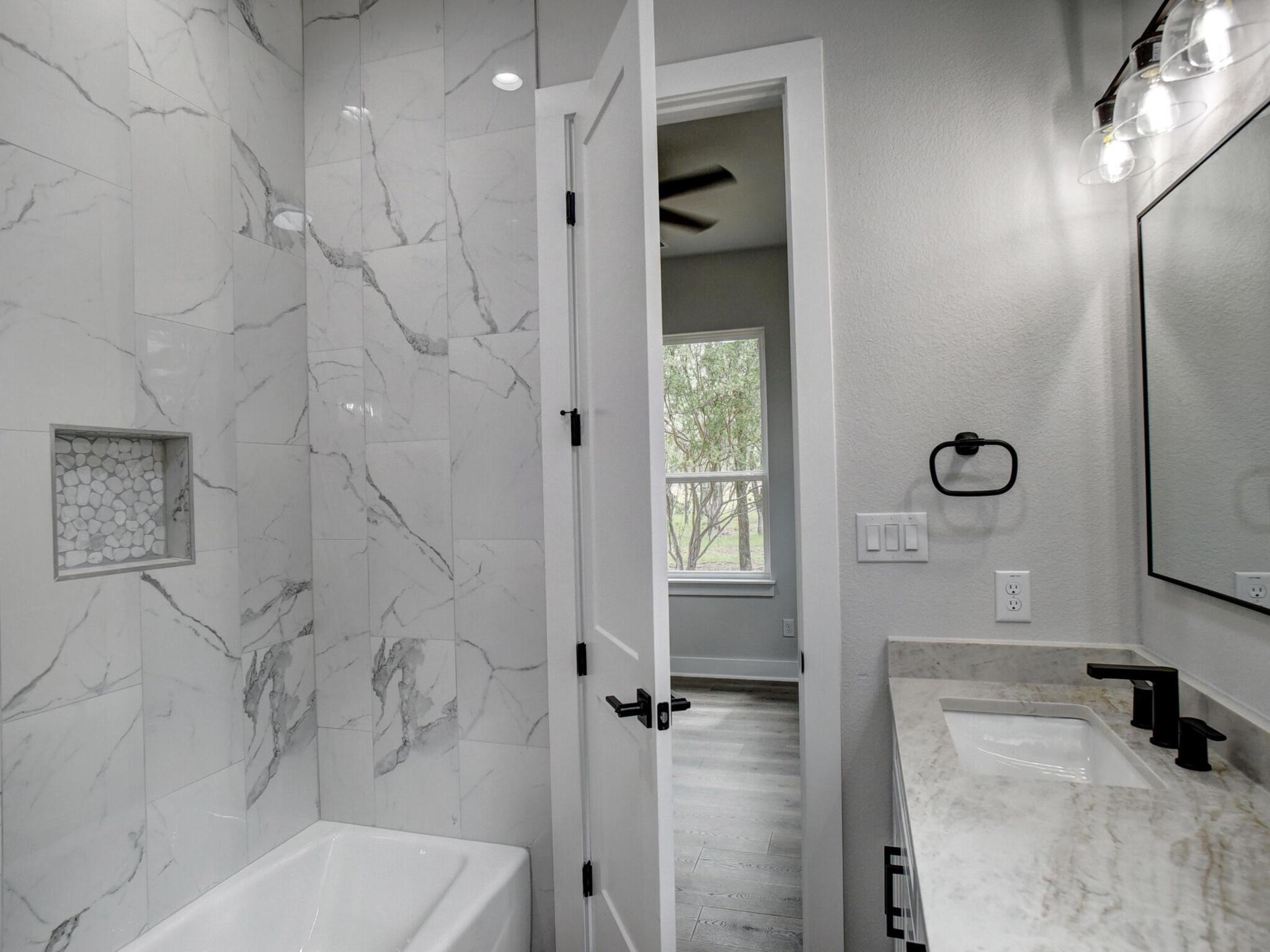 207 Waipahoehoe Dr, Bastrop, TX 78602