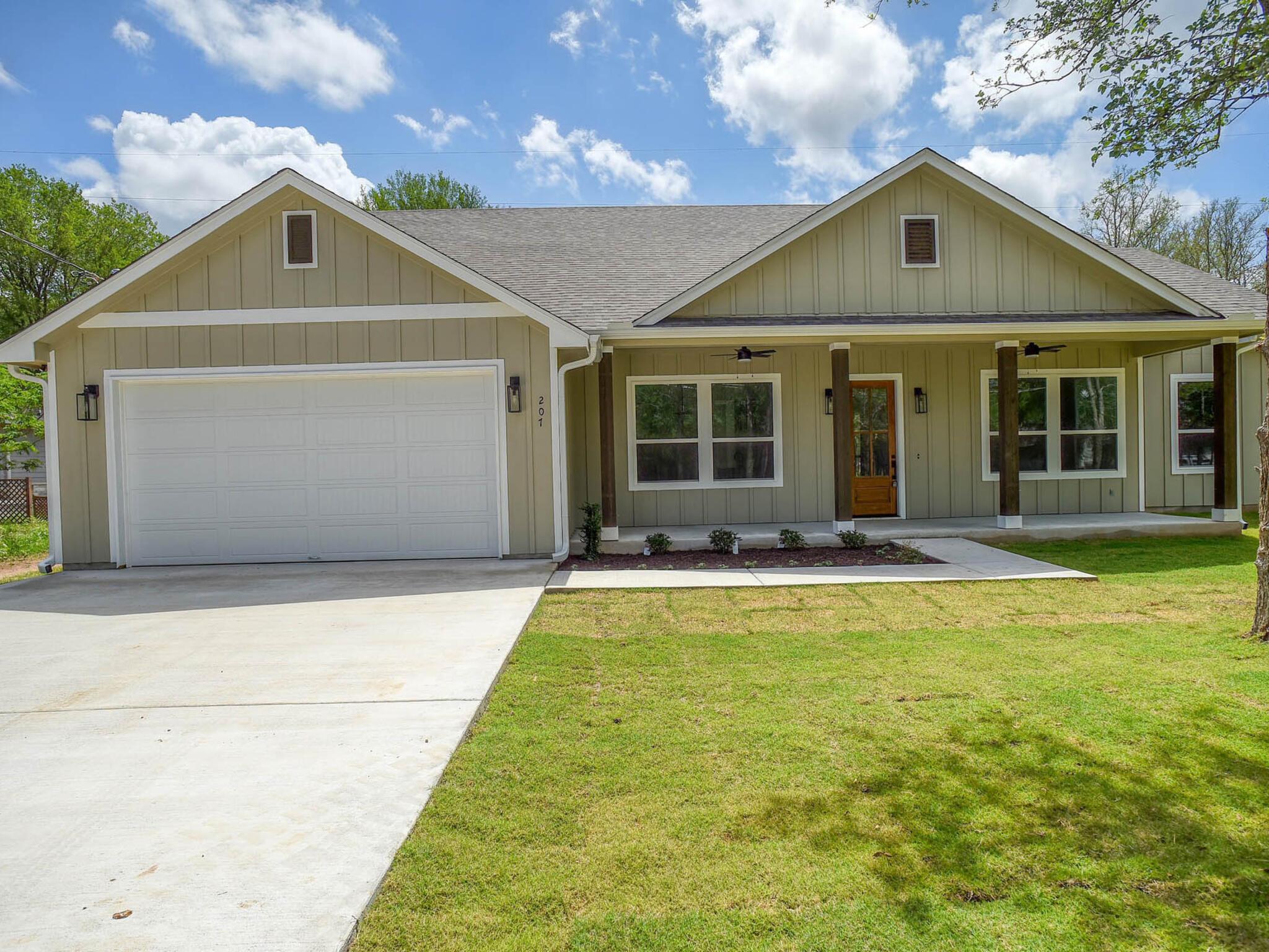 207 Waipahoehoe Dr, Bastrop, TX 78602
