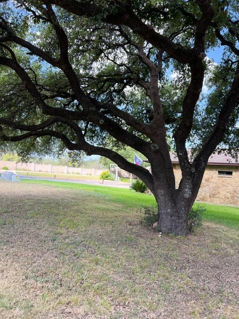 120 Cove Ln, Llano, TX 78643