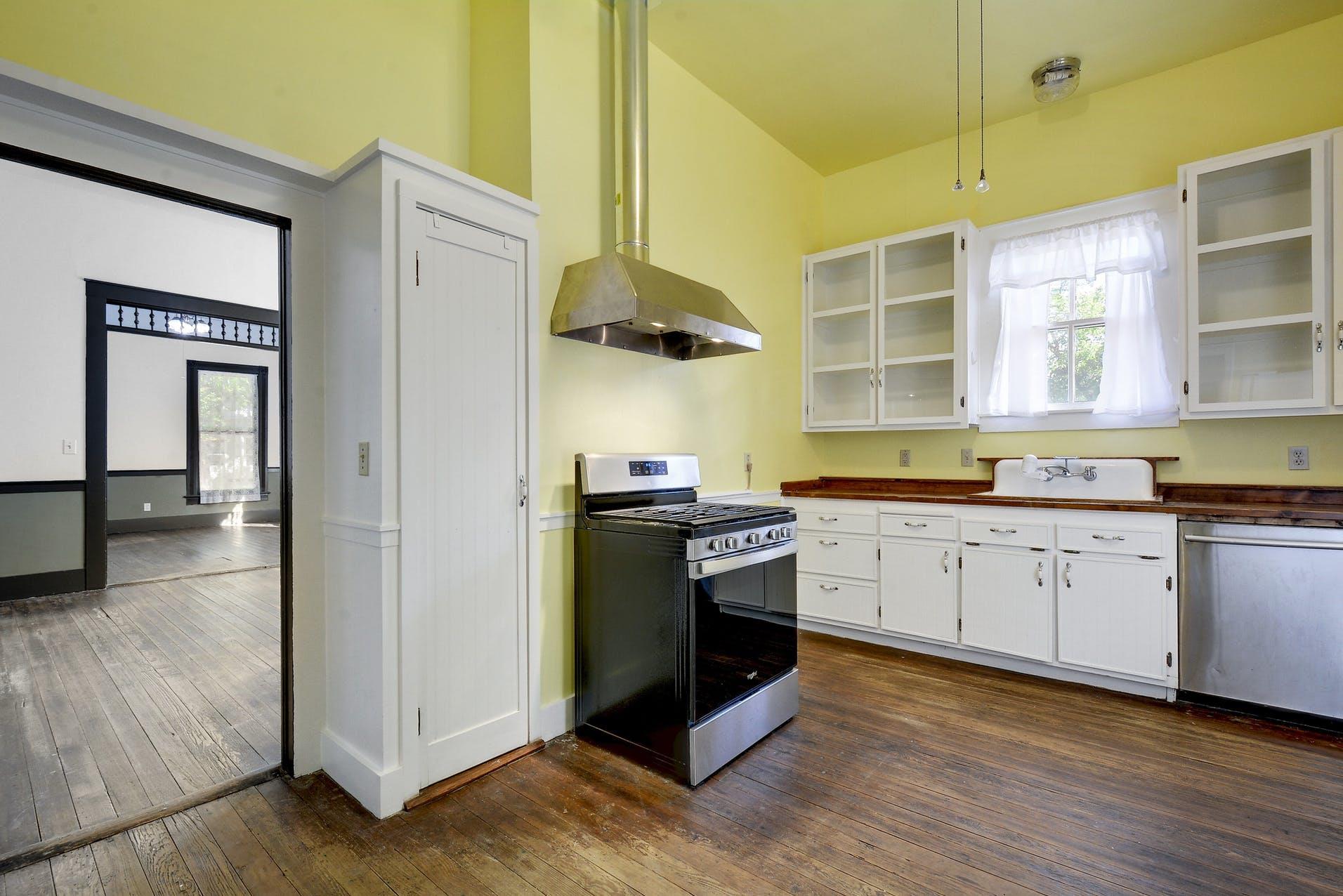 304 Olive St, Smithville, TX 78957