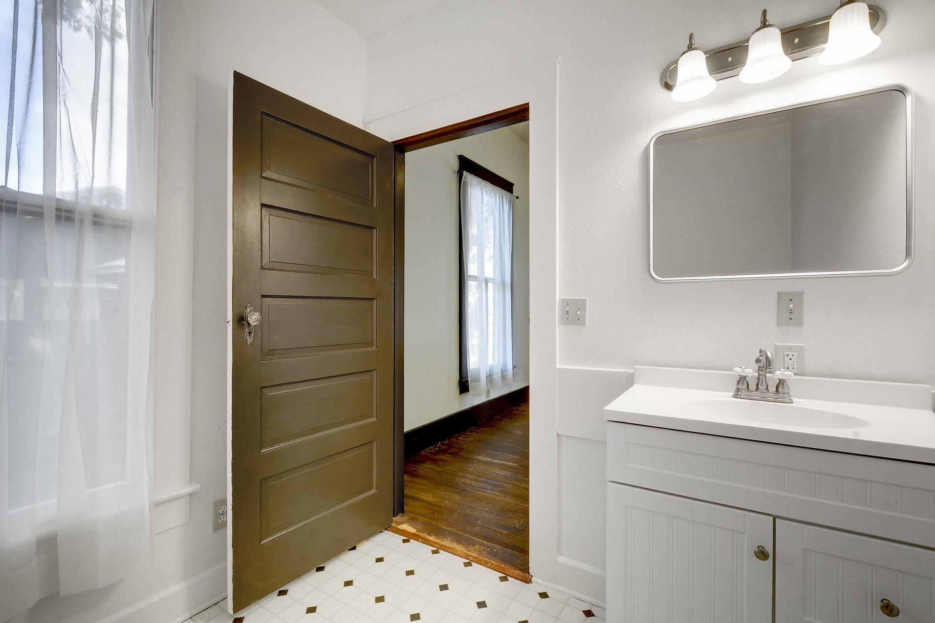 304 Olive St, Smithville, TX 78957