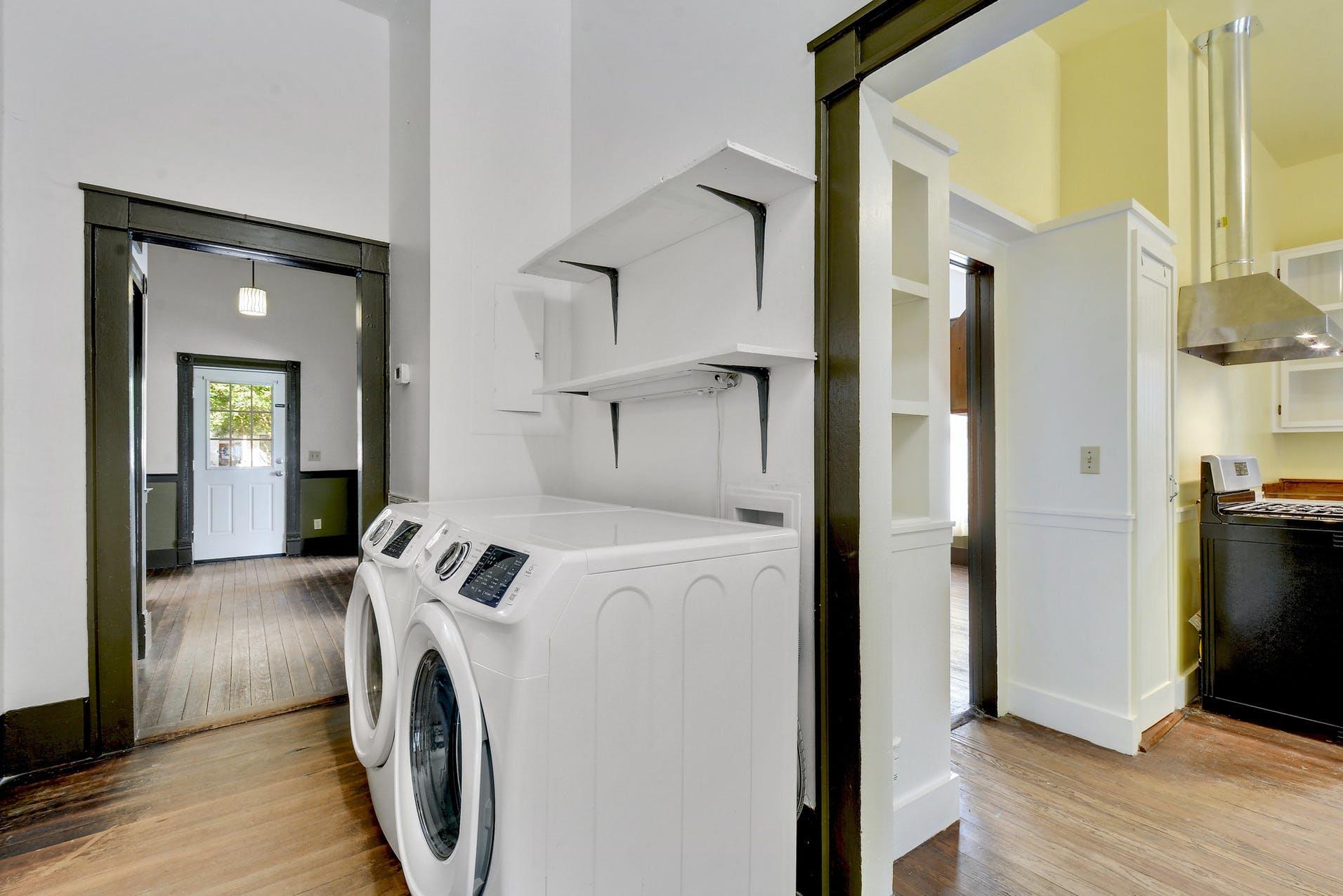 304 Olive St, Smithville, TX 78957