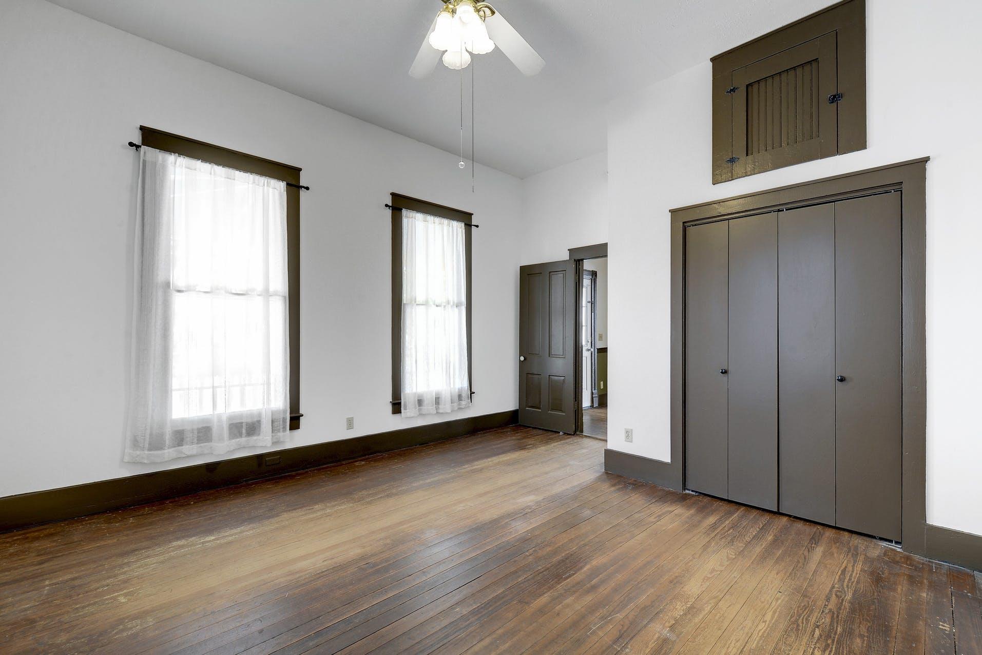 304 Olive St, Smithville, TX 78957