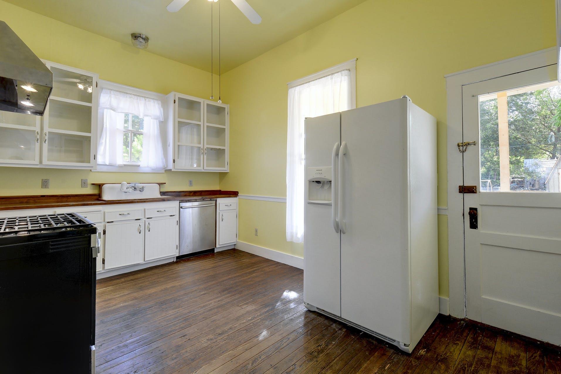 304 Olive St, Smithville, TX 78957