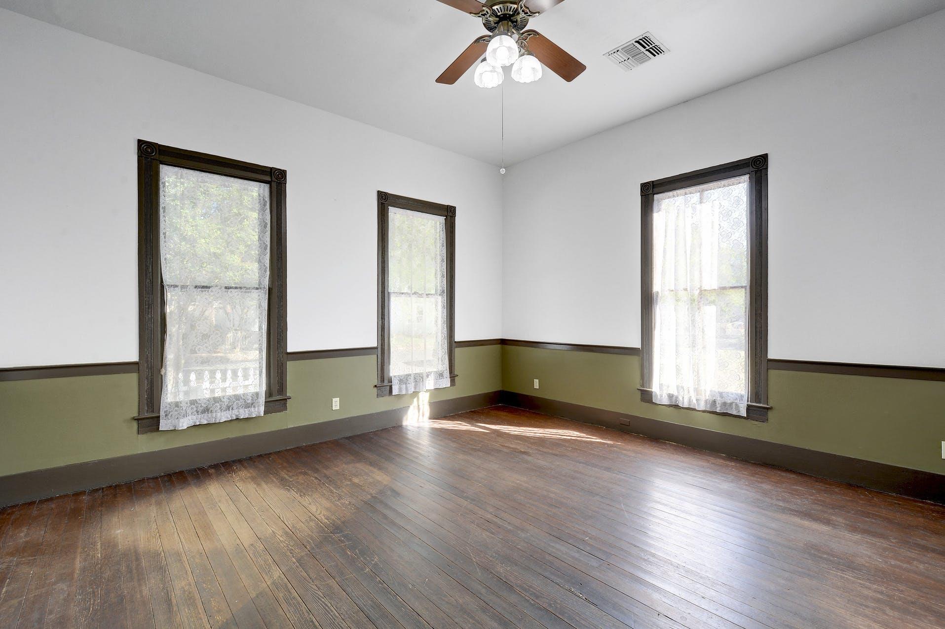 304 Olive St, Smithville, TX 78957