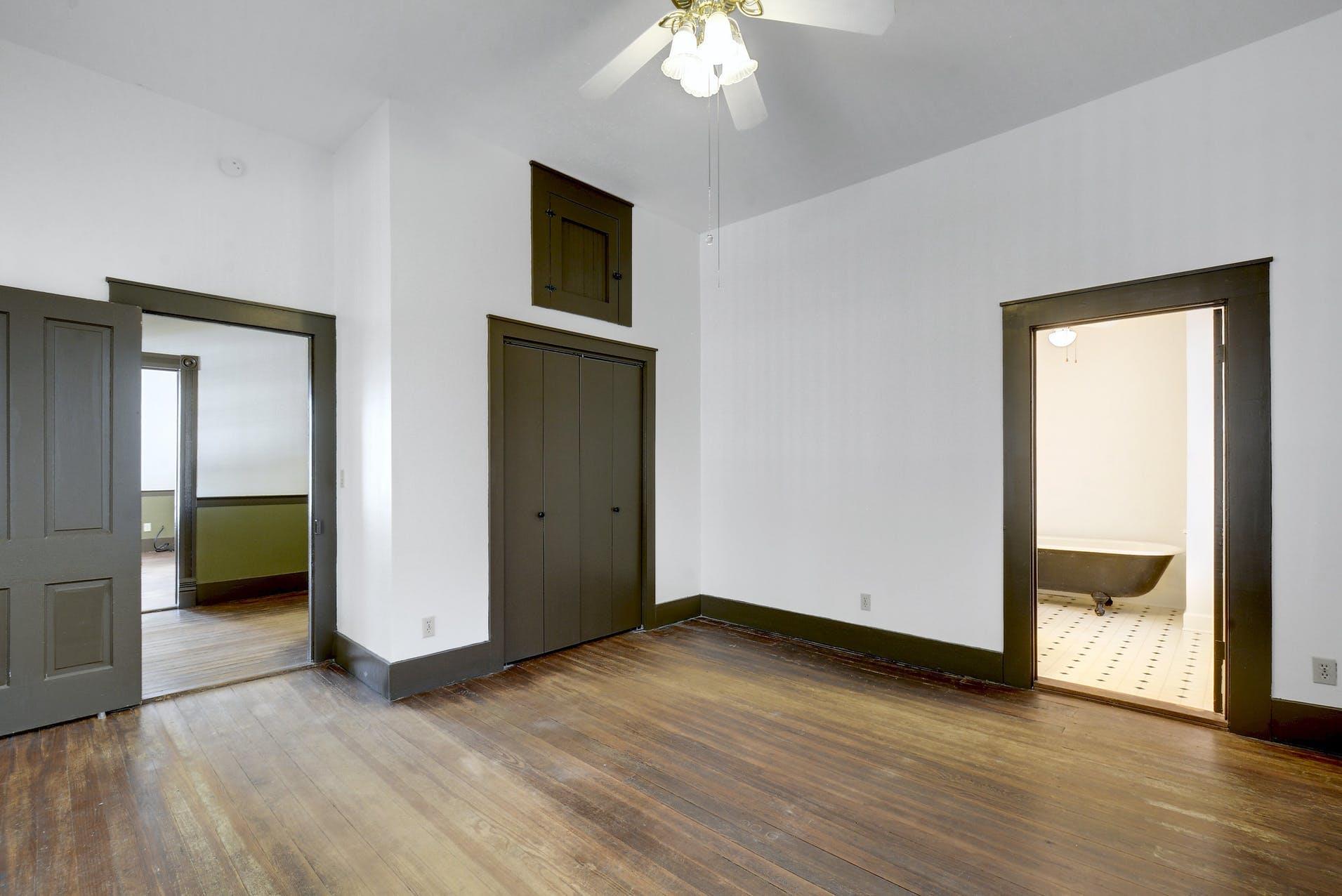 304 Olive St, Smithville, TX 78957