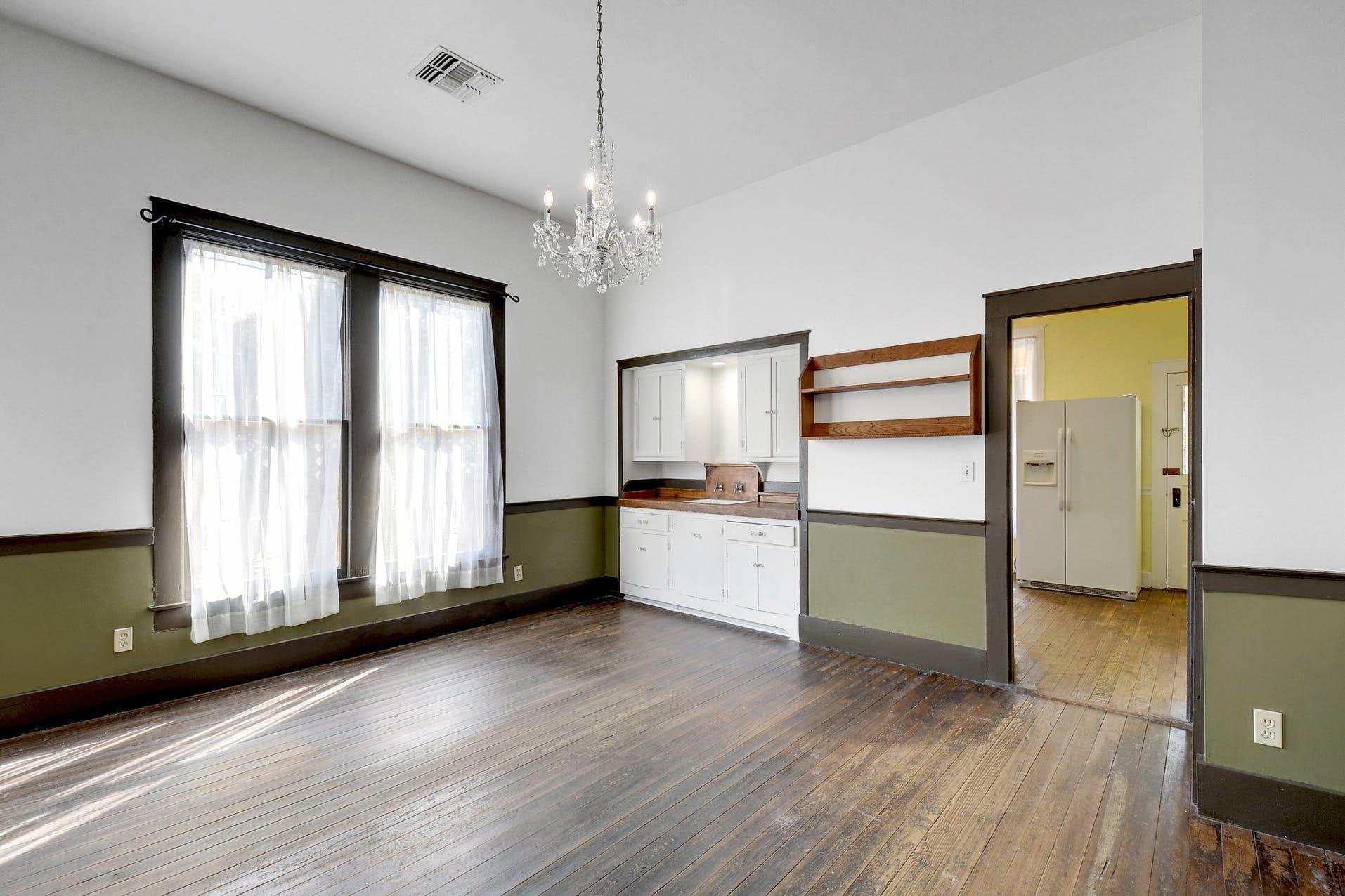 304 Olive St, Smithville, TX 78957