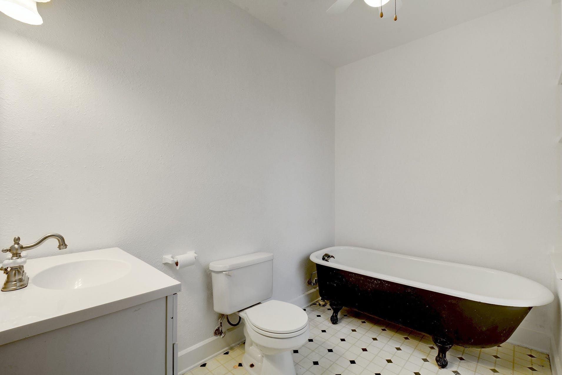 304 Olive St, Smithville, TX 78957