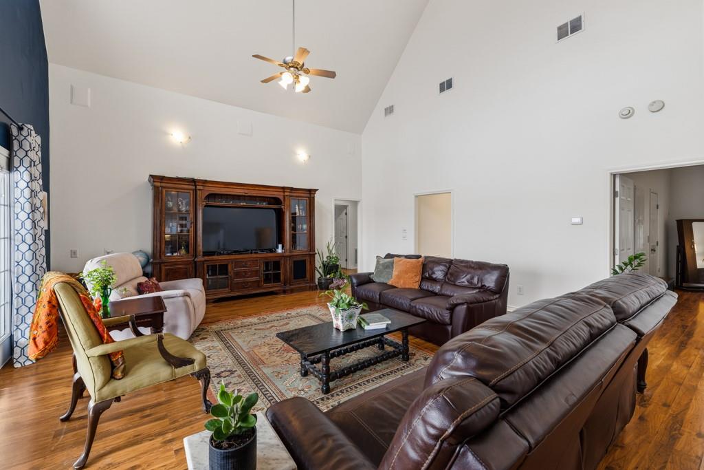 100 Little El Paso Rd, Martindale, TX 78655