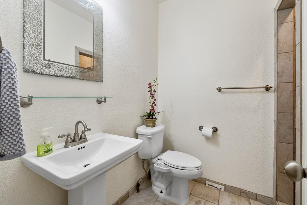 100 Little El Paso Rd, Martindale, TX 78655