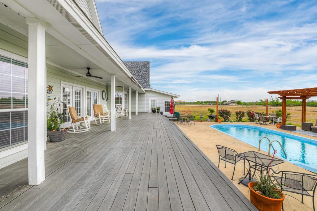 100 Little El Paso Rd, Martindale, TX 78655