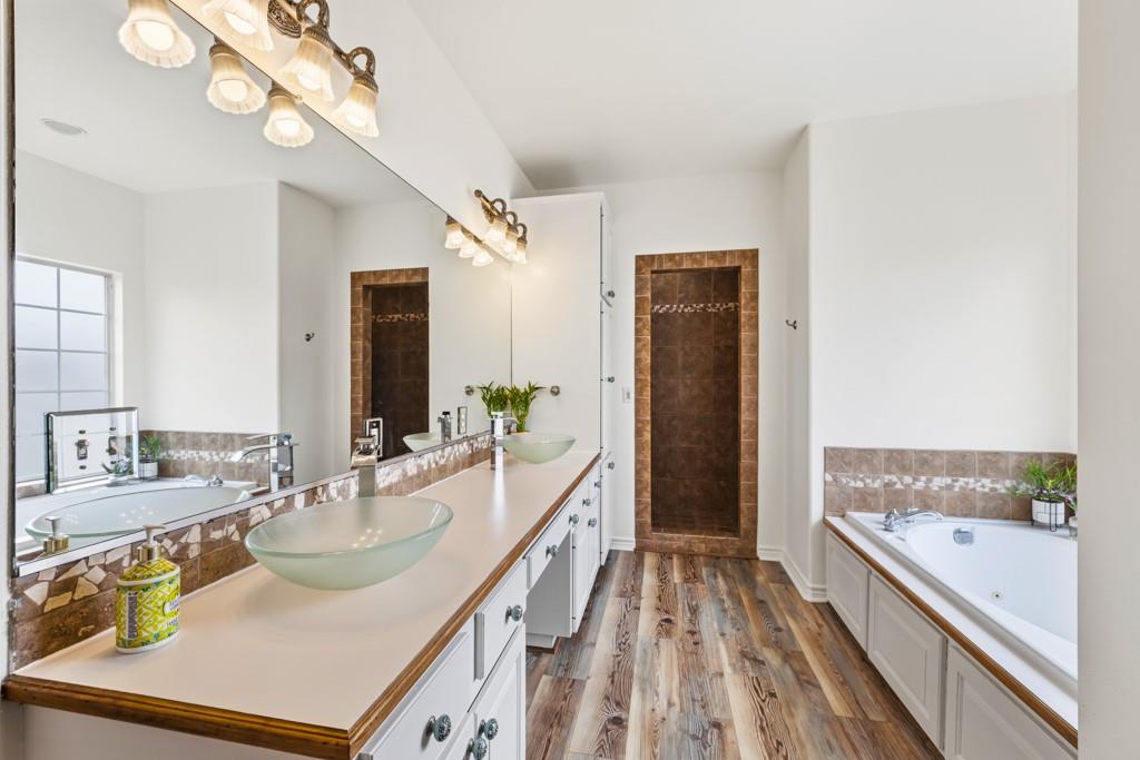 100 Little El Paso Rd, Martindale, TX 78655