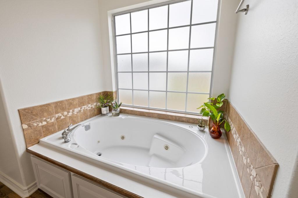 100 Little El Paso Rd, Martindale, TX 78655