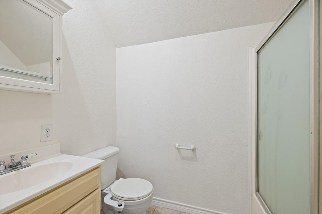 100 Little El Paso Rd, Martindale, TX 78655